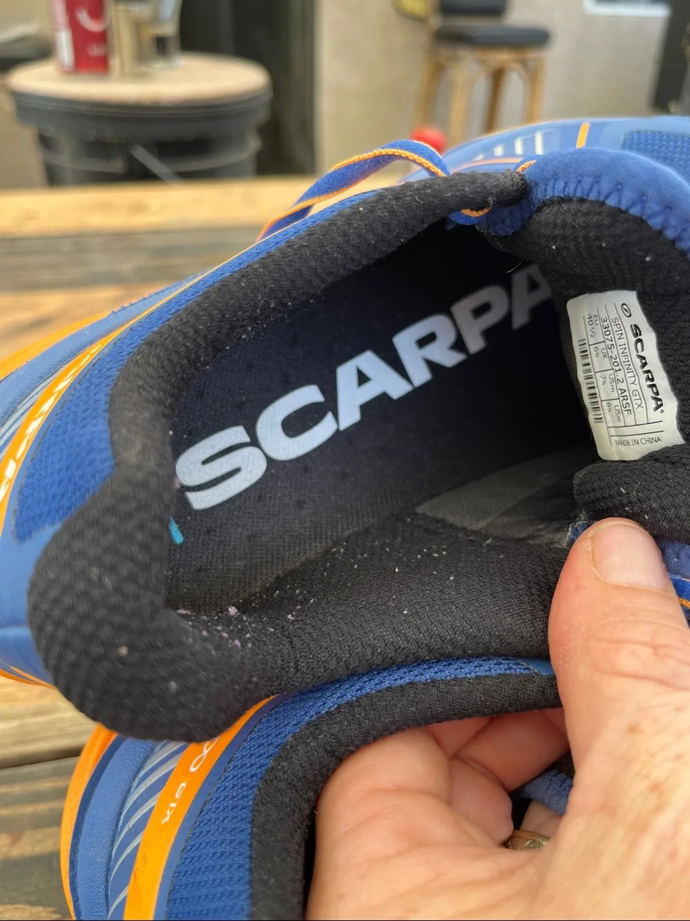 Scarps spin infinity size 40.5 woman.